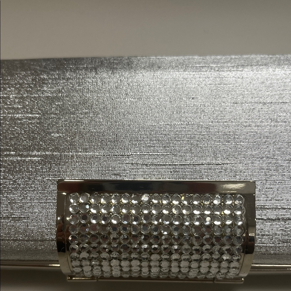 Source Unknown Metallic Silver Clutch with embellishments OS - Picture 13 of 14